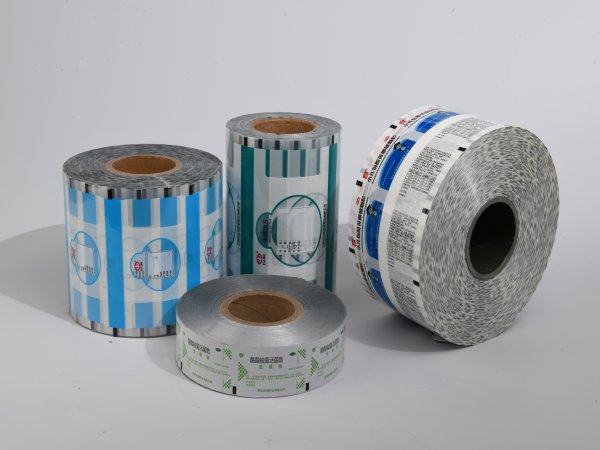 <b>生產(chǎn)復(fù)合膜卷材需要注意的事項(xiàng)</b>